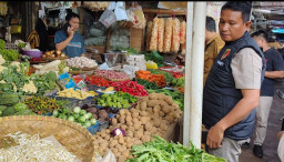 Satgas Saber Pangan Polres Sumedang Sidak Pasar Inpres Kota Kaler, Harga Sembako Stabil Jelang Ramadhan 1447 H