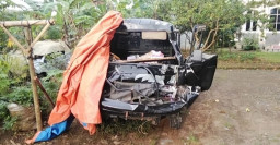 Pick Up Nabrak Truk Parkir di Proyek Sekolah Rakyat Sumedang, Pengemudi Cedera Parah dan Koma