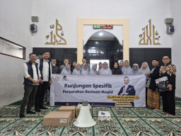 Anggota DPR RI Lola Salurkan Bantuan Sound System untuk Masjid Al-Haq di Garut