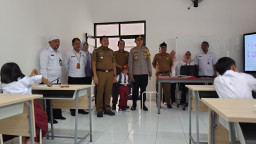 Bupati Sumedang Antar Langsung Fikri (6) ke Sekolah Rakyat, Dari Pemulung Sampah ke Bangku Pendidikan