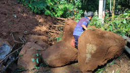 Hujan Deras Picu Longsor di Sumedang Selatan, Jalan Penghubung 3 Desa Tertutup Total