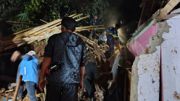 Longsor Tebing di Sumedang Selatan, Satu Warga Tertimbun, Evakuasi Sulit oleh Longsoran Material