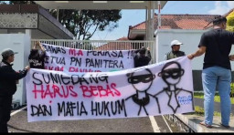 Ahli Waris Baron Baud Demo di PN Sumedang, Protes Pencairan Rp190 Miliar Dana Tol Cisumdawu