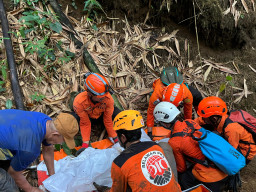 Tim SAR Gabungan Menemukan Dua Korban Longsor di Curug Cileat, Subang