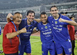 Persib di Ambang Sejarah Hatrick Juara Gubernur Jabar Minta Bobotoh Tahan Diri