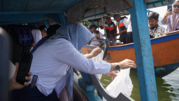 Sekda Sumedang Ikuti Penanaman 78 Pohon dan Tebar 7.800 Benih Ikan di Waduk Jatigede