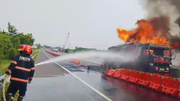 Mobil Tangki Pertamina Terbakar di Tol Cisumdawu, 24 Ribu BBM Hangus