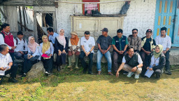 Dinsos Garut Salurkan Bantuan untuk Warga Penghuni Rumah Tidak Layak Huni di Cilawu