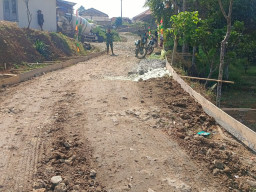 TMMD KE-129: Satgas Kodim 0608 Cianjur Betonisasi Jalan 872 Meter di Desa Mekarmukti