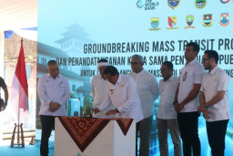 Bupati Sumedang Teken KSDD untuk Dukung PSO Layanan BRT Cekungan BandungBandung — Bupati Sumedang Dony Ahmad Munir menan