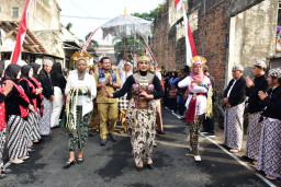 Apel Pagi Gabungan Dinas Sosial Sumedang Peringati HUT RI ke-81 dengan Gelar Kreativitas Budaya