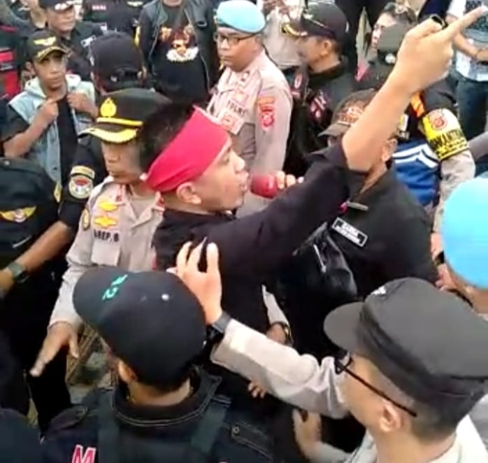 Ratusan Massa Minta Benny Bachtiar Mundur dari Jabatan Kadisbudpar Jabar