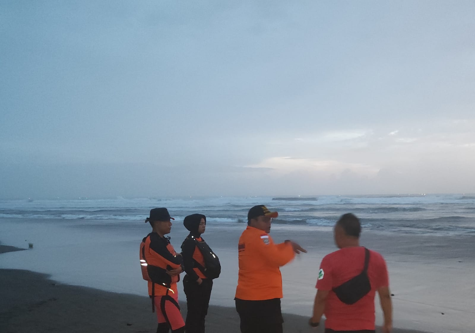 Seorang Wisatawan Pantai Jayanti Cianjur Terseret Ombak, Basarnas Bandung Langsung Lakukan Pencarian