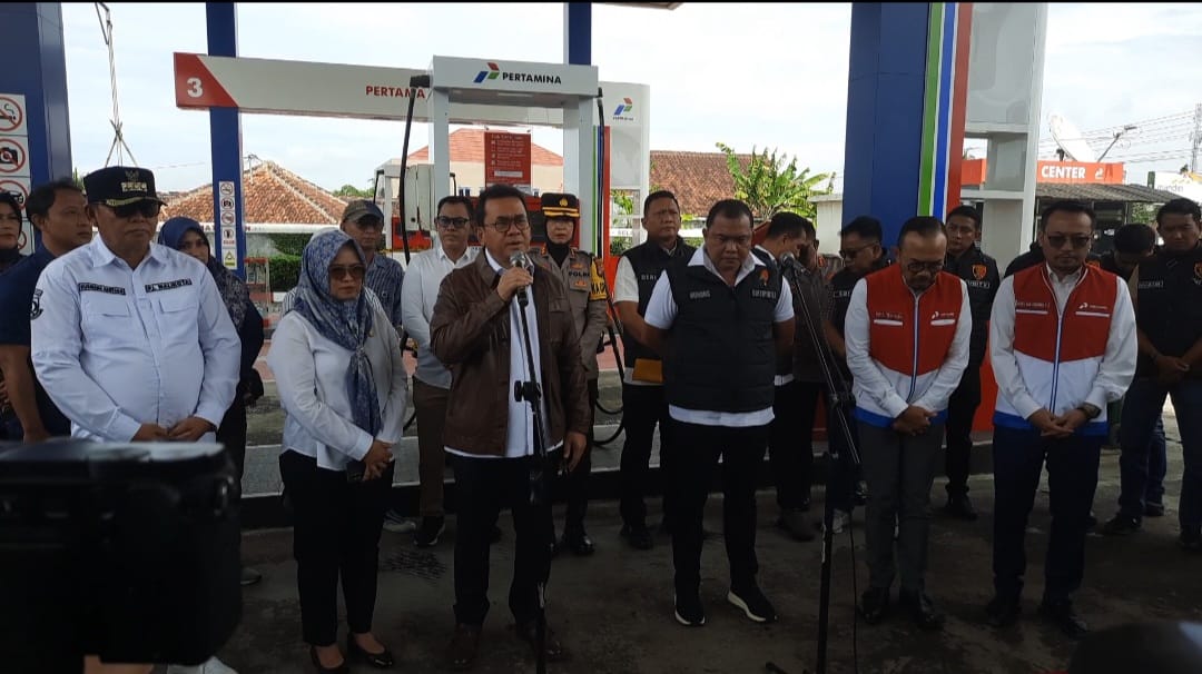 Menteri Perdagangan Budi Santoso Melakukan Penyegelan Dispenser SPBU