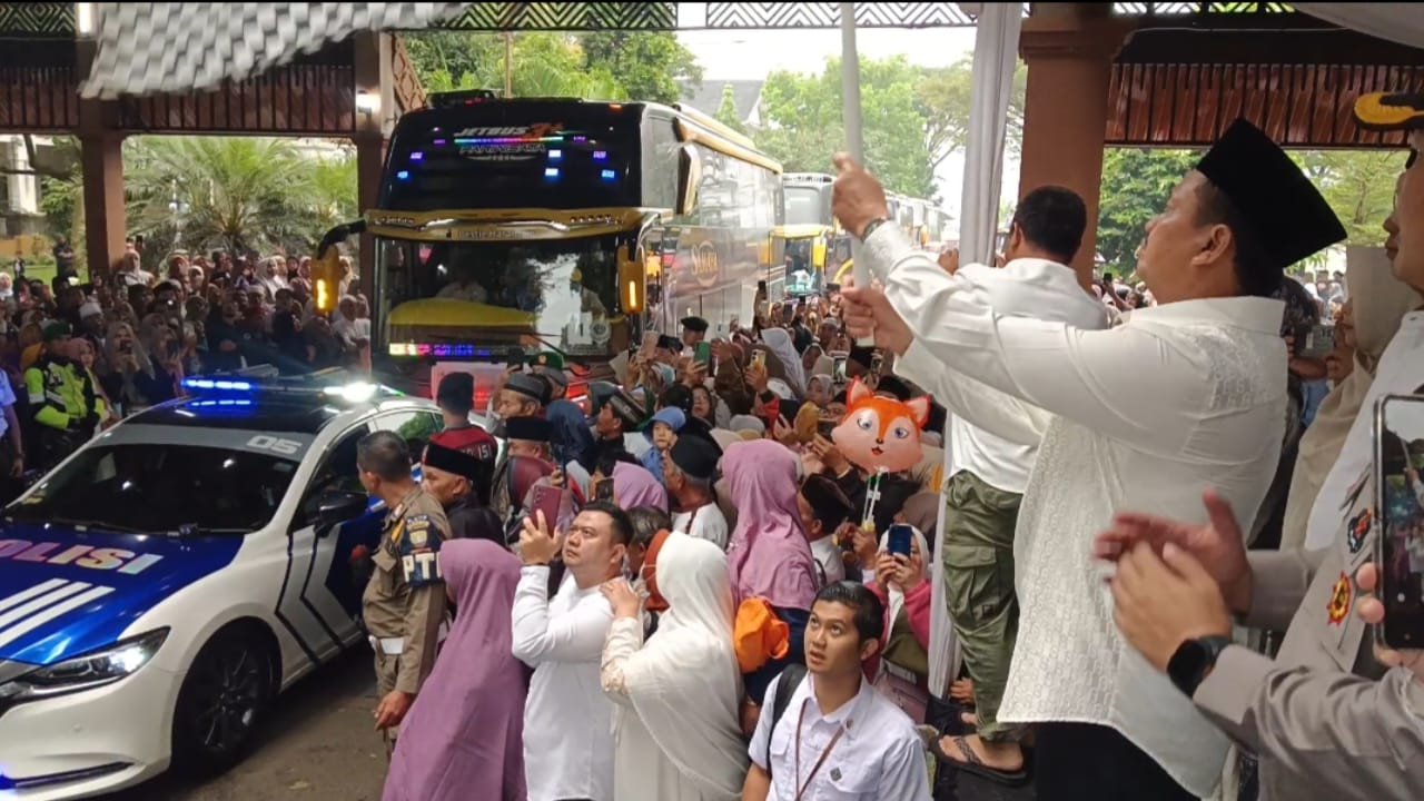 445 Calon Jamaah Haji Asal Sumedang Kloter 17 Diberangkatkan