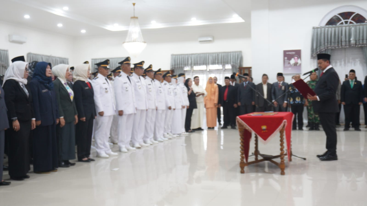 Lantik Pejabat Administrator, Bupati Dony: Ciptakan SOP Baru Berdampak ke Masyarakat