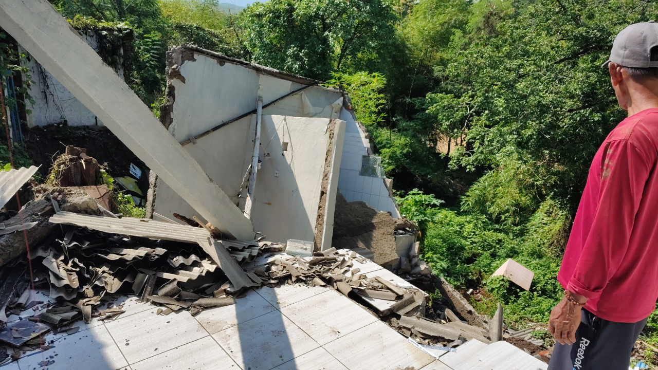 Pergerakan Tanah di Sumedang: 2 Rumah Rusak, 6 Lainnya Terancam Roboh