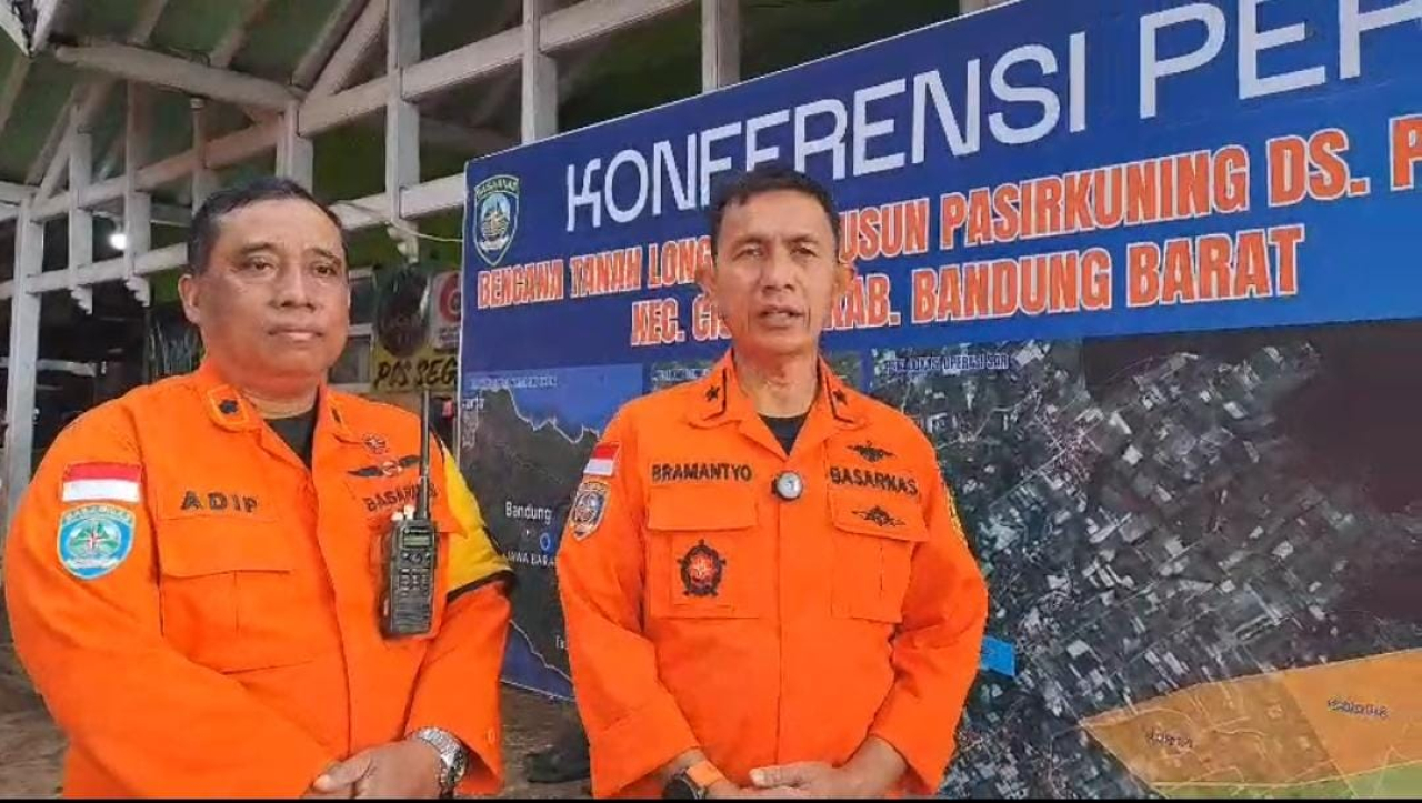 Hari ke-12: Basarnas Ingatkan Tim SAR Jaga Keselamatan di Tengah Longsor Pasirlangu
