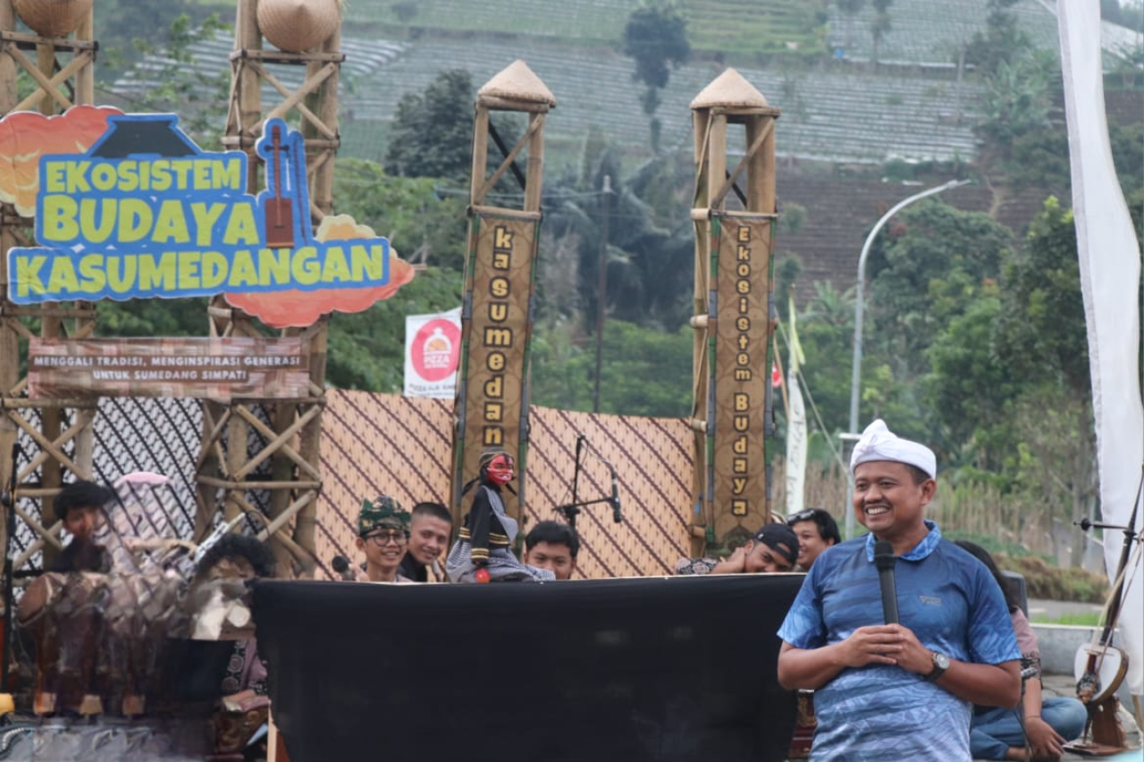 Cepot Ngabuburit Seru Sambut Buka Puasa di Geoteater Rancakalong, Bupati Sumedang: Isi Ramadhan dengan Kegiatan Positif!