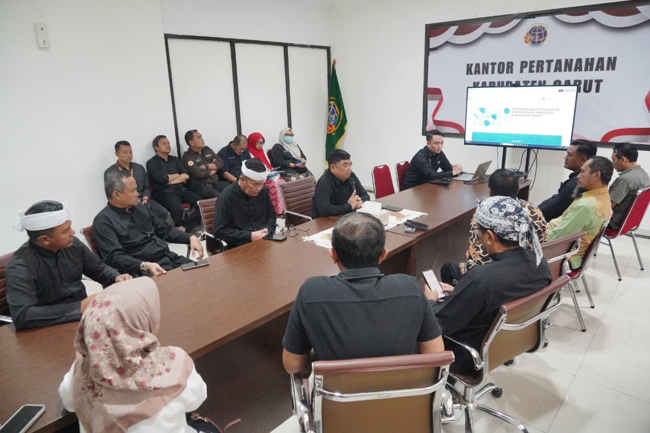 Bupati Garut Tekankan Kepastian Hukum Aset Daerah, 401 Sertifikat Diserahkan ATR/BPN