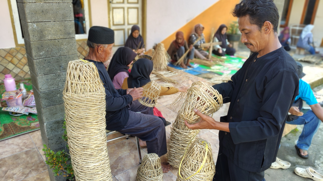 Jelang Idul Adha Permintaan Keranjang Bambu Bungkus Daging Kurban Melejit