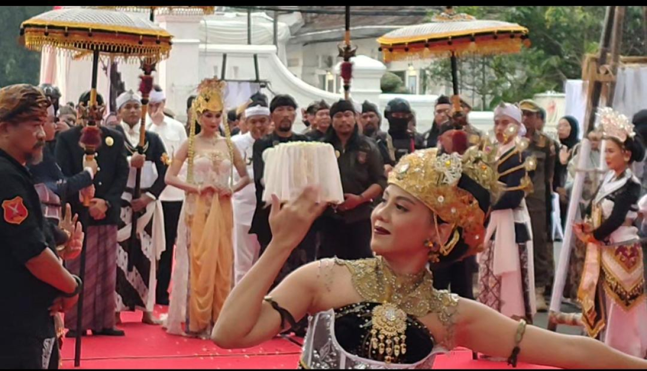Mahkota Binokasih Dikembalikan ke Keraton Sumedang Larang setelah Kirab Budaya di Jabar