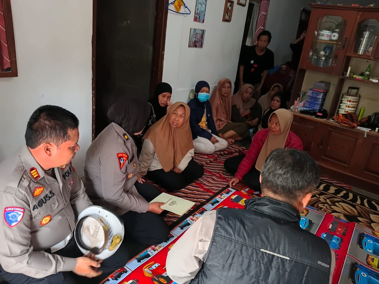 Polres Sumedang Lakukan Takziah ke Rumah Duka Korban Pohon Tumbang di Jatinangor
