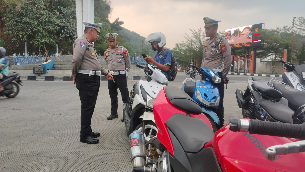 Tindak Polusi Suara, Polres Sumedang Jaring Puluhan Kendaraan Beralas Knapot Brong